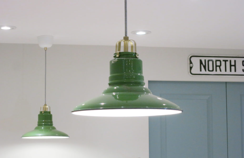 Restore vintage lights | Birdz of a Feather | enamel light shade | enamel pendant | enamel light | enamel light fixture | enamel light pendant | enamel lighting | vintage enamel lighting | vintage enamel light | vintage light fixtures | vintage lights | vintage lighting | vintage lighting industrial | industrial lighting ideas | industrial lighting | industrial lighting fixtures | craft room lighting | craft room lighting ideas | birdzofafeather.ca #craftroomgoals #lightingideas #lightfixtures