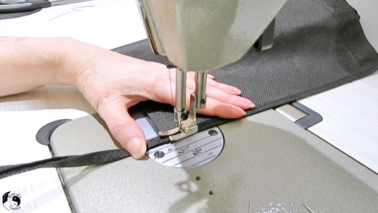 Using trim for the edge of sling water bottle bag