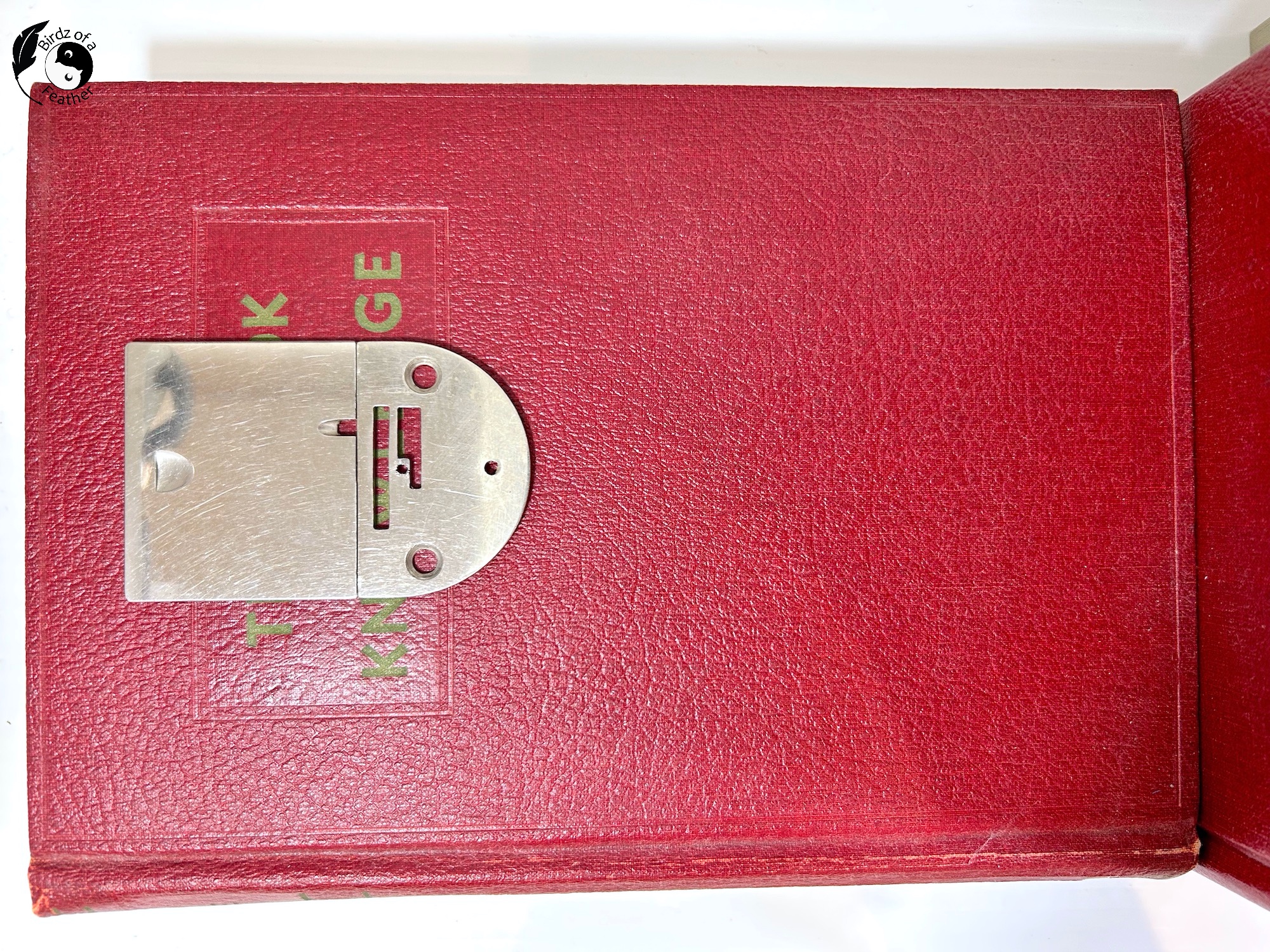 Overview of needle plates on DIY bookends