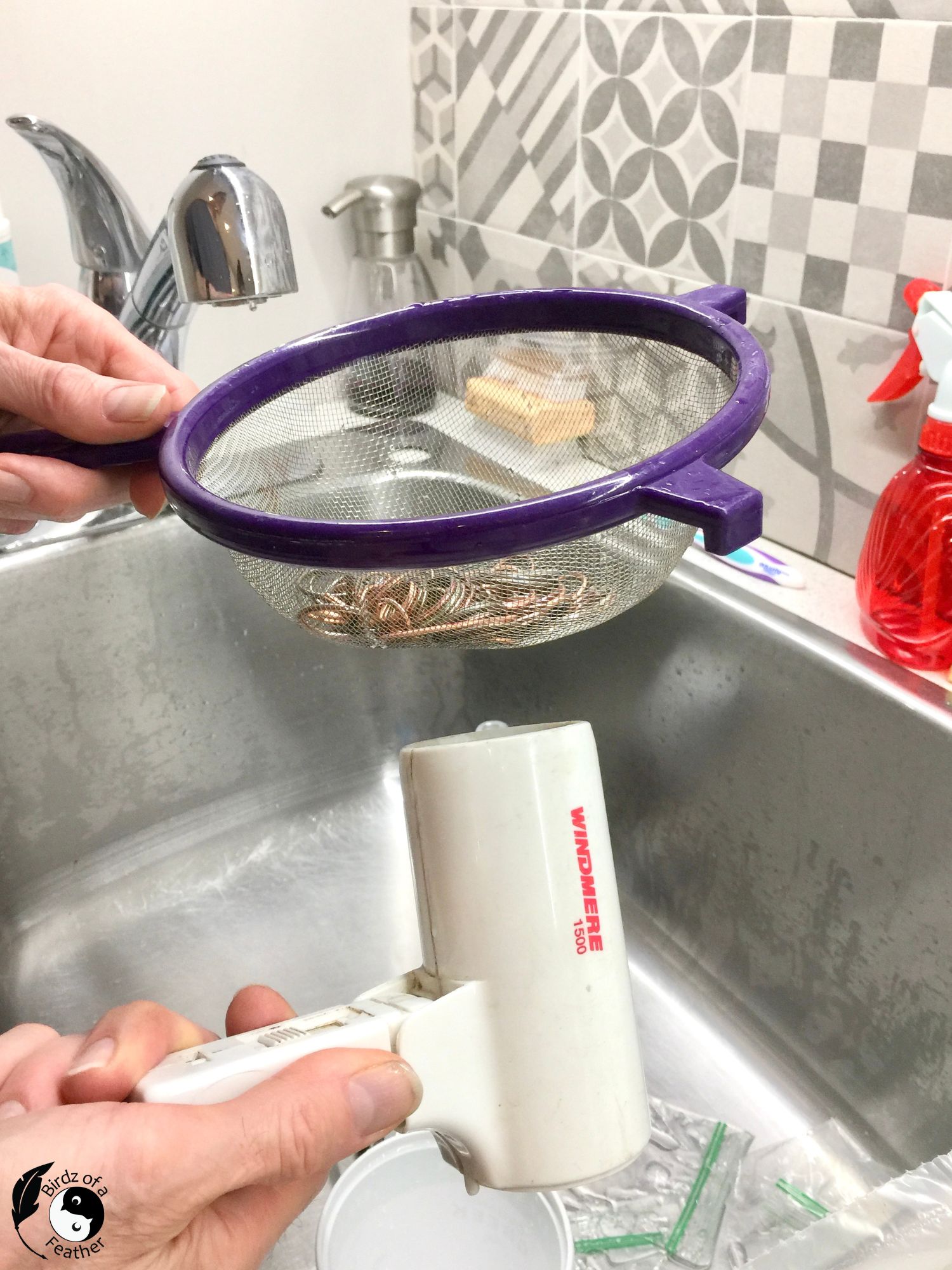 Blow drying through the mesh strainer after rinsing from the ultrasonic